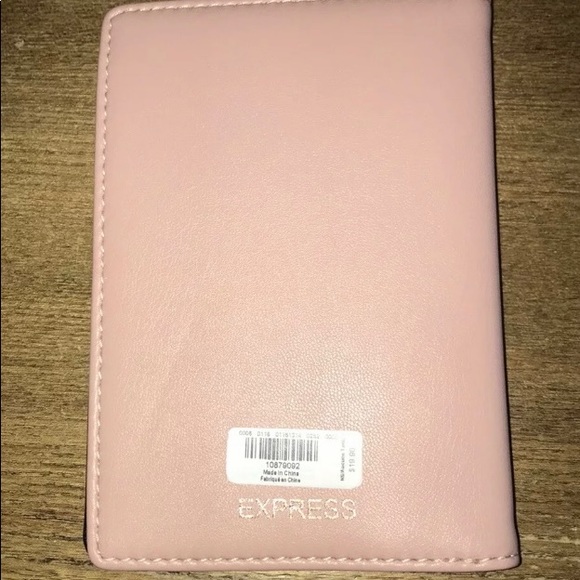 Express Vacation Mode on Passport Holder & Luggage Tag $20 - Picture 5 of 8